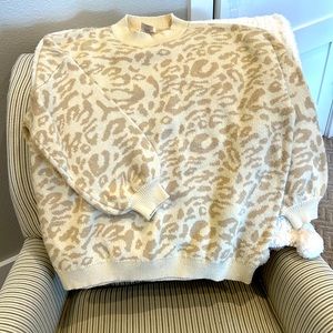 Oversized neutral animal print sweater.